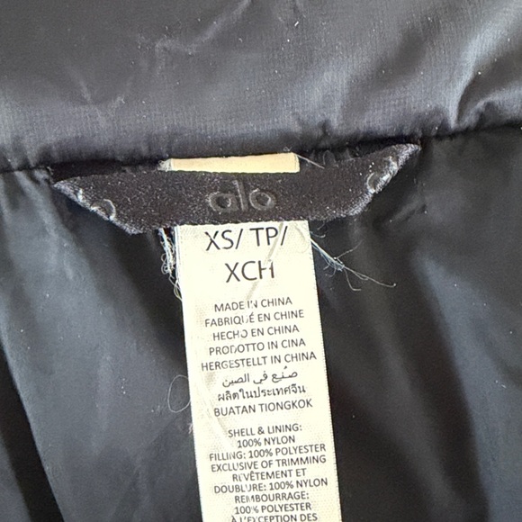 ALO Yoga Gold Rush Black Puffer Jacket - Picture 5 of 11